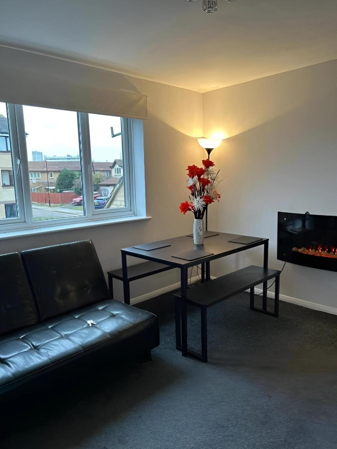 Sleek & Stylish - E15 Apartment With Parking Londres Exterior foto
