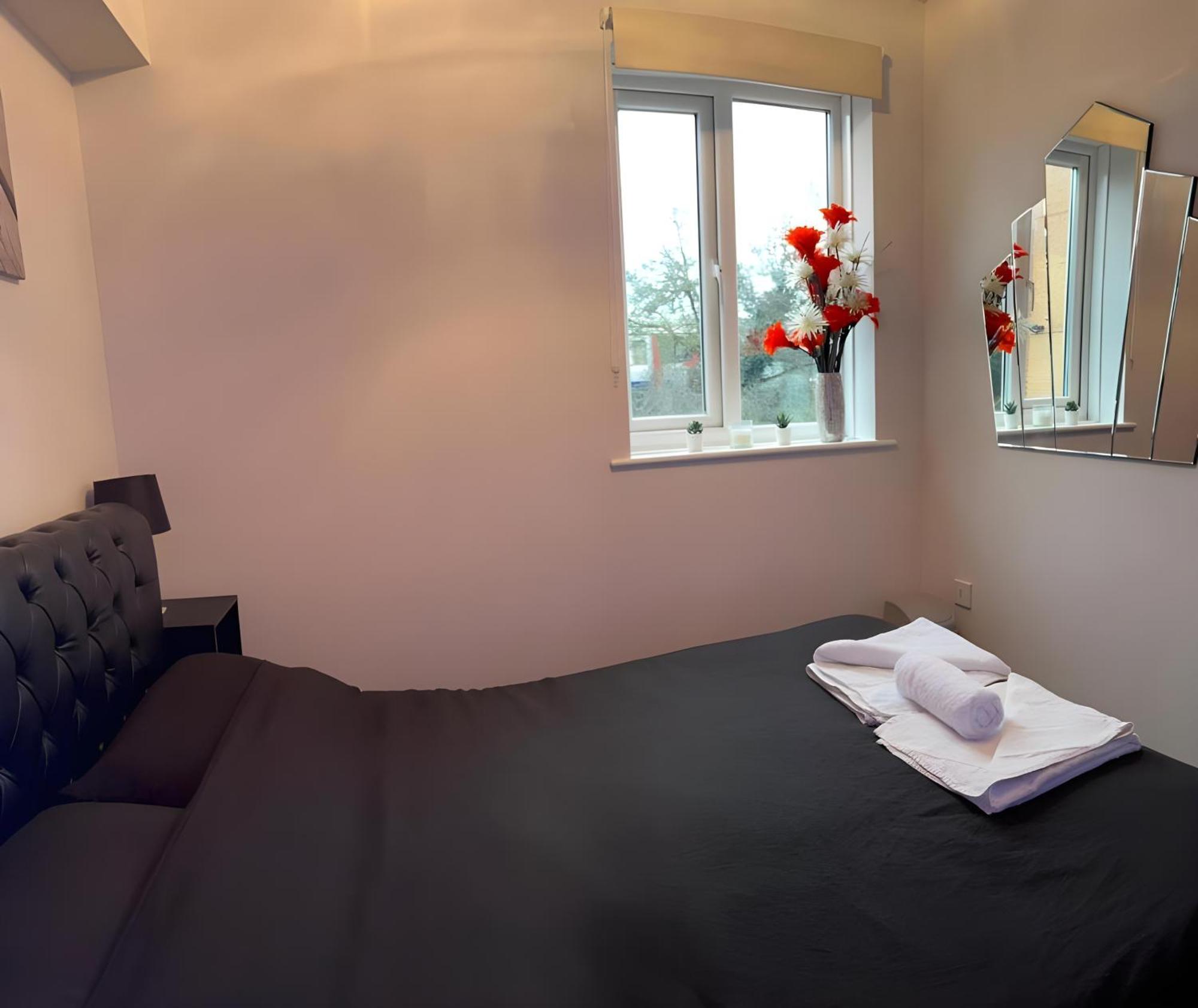 Sleek & Stylish - E15 Apartment With Parking Londres Exterior foto